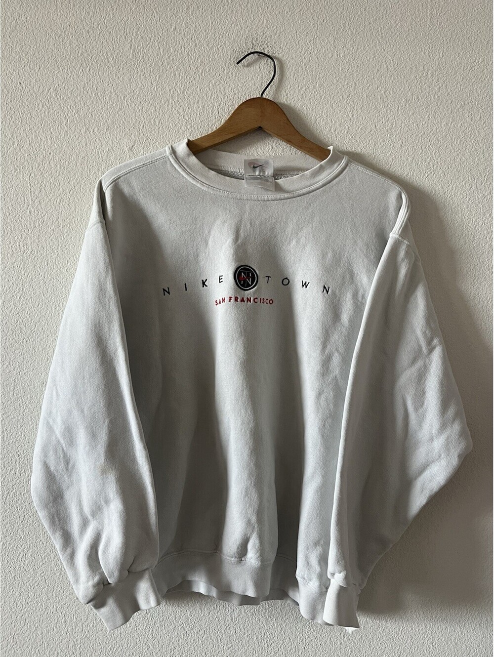 90s Nike Town White Crewneck Sweatshirt M
